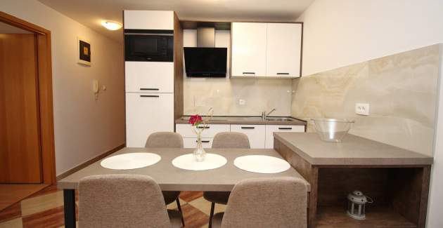 Apartment Brnic AQ 3 - with Balcony, 90 m from the Beach