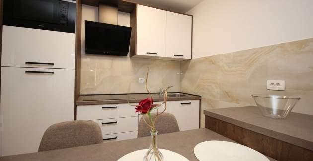 Apartment Brnic AQ 3 - with Balcony, 90 m from the Beach