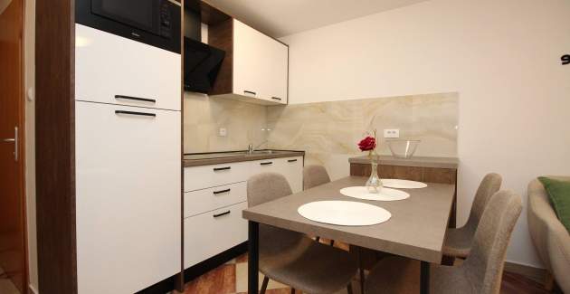 Apartment Brnic AQ 3 - with Balcony, 90 m from the Beach