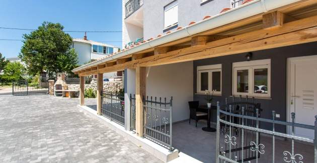 Studio-Apartment Berisha 1 Nr.6 – mit überdachter Terrasse