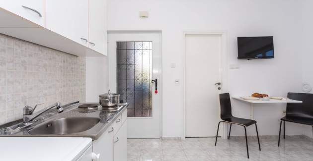 Apartments Berisha 2 No.3 - with Balcony