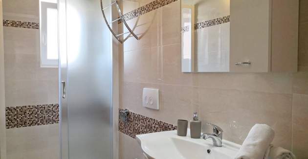 Charming Apartment Brnic No. 6 - with Balcony and Sea View