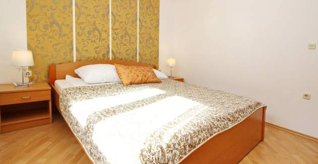 Apartment Brnic Nar. brdo - mit Balkon, 350 m vom Strand entfernt