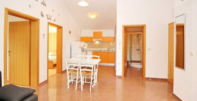 Apartment Brnic Nar. brdo - mit Balkon, 350 m vom Strand entfernt