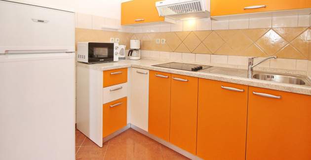 Apartment Brnic Nar. brdo - mit Balkon, 350 m vom Strand entfernt