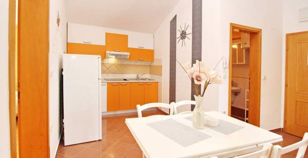 Apartment Brnic Nar. brdo - mit Balkon, 350 m vom Strand entfernt