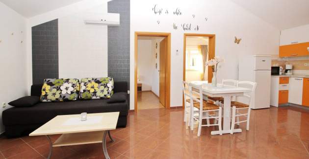 Apartment Brnic Nar. brdo - mit Balkon, 350 m vom Strand entfernt