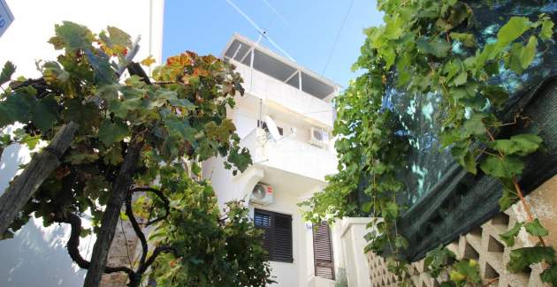 Apartment Bugi PRIZ - on the Ground Floor, with Terrace