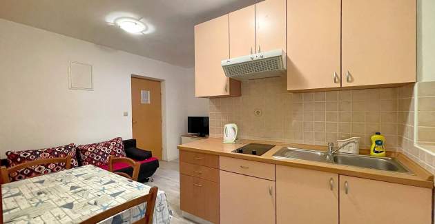 Capic Z3 - Apartment with Balcony and Parking spot, 300 m from the Beach