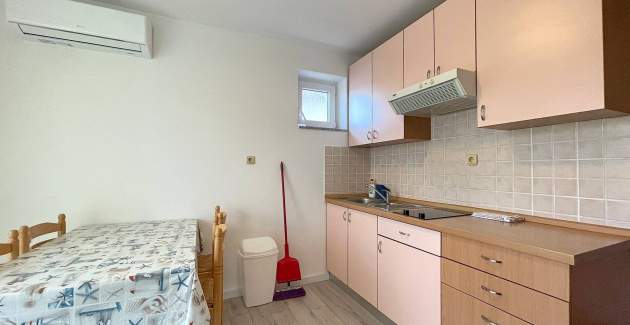 Capic Z4 – Apartment mit Balkon und Parkplatz, 300 m vom Strand entfernt