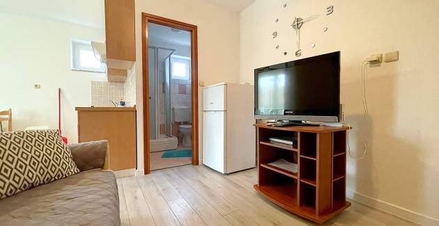 Capic Z4 – Apartment mit Balkon und Parkplatz, 300 m vom Strand entfernt