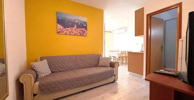 Capic Z4 – Apartment mit Balkon und Parkplatz, 300 m vom Strand entfernt