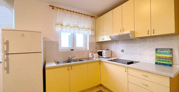 Capic Z1 – Appartamento con terrazza e posto auto, a 300 m dalla spiaggia