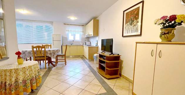 Capic Z1 – Appartamento con terrazza e posto auto, a 300 m dalla spiaggia