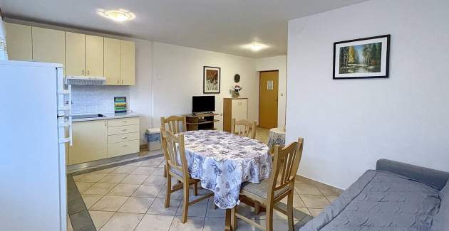 Capic Z1 – Appartamento con terrazza e posto auto, a 300 m dalla spiaggia