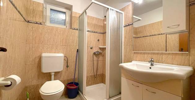 Capic Z1 – Appartamento con terrazza e posto auto, a 300 m dalla spiaggia