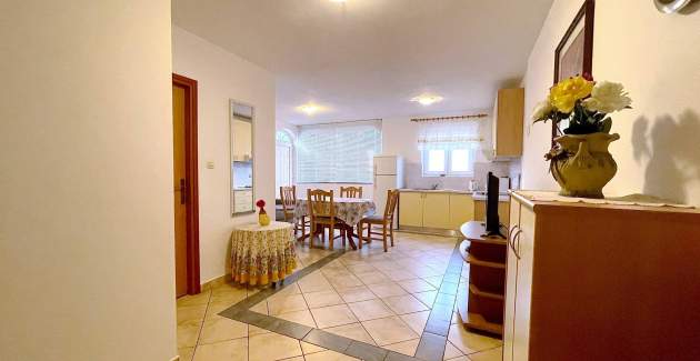 Capic Z1 – Appartamento con terrazza e posto auto, a 300 m dalla spiaggia