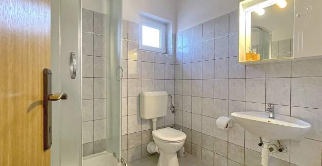 Capic Z6 – Apartment mit Balkon und Parkplatz, 300 m vom Strand entfernt