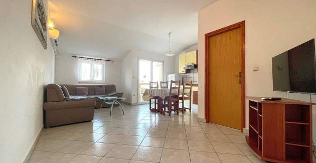 Capic Z6 – Apartment mit Balkon und Parkplatz, 300 m vom Strand entfernt