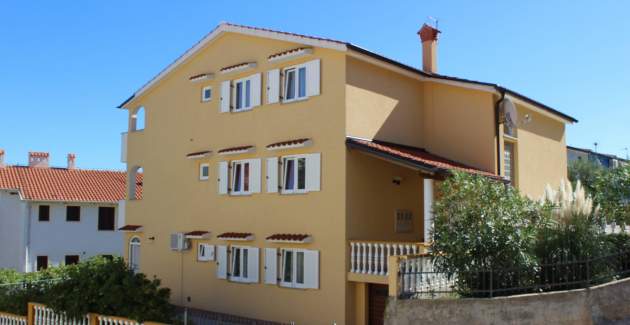 Capic Z6 – Apartment mit Balkon und Parkplatz, 300 m vom Strand entfernt