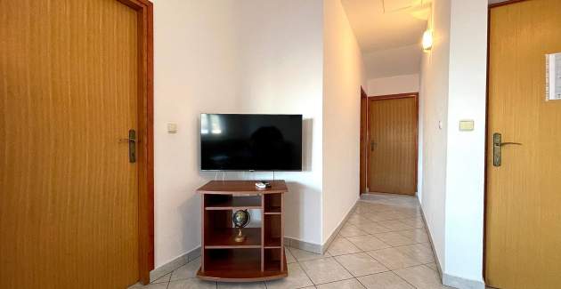 Capic Z6 – Apartment mit Balkon und Parkplatz, 300 m vom Strand entfernt