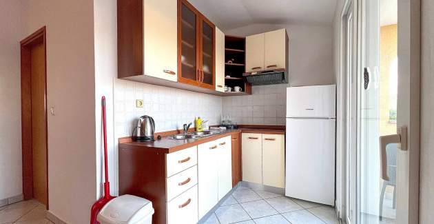 Capic Z7 – Apartman s balkonom i parkingom, 300 m od plaže