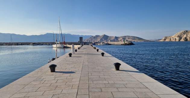 Capic Z7 – Apartman s balkonom i parkingom, 300 m od plaže