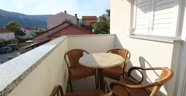 Apartment Cugalj – mit Balkon, 1. Stock, 300 m vom Strand entfernt