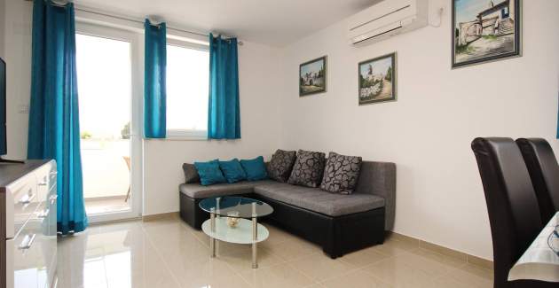 Apartment Cugalj – mit Balkon, 1. Stock, 300 m vom Strand entfernt