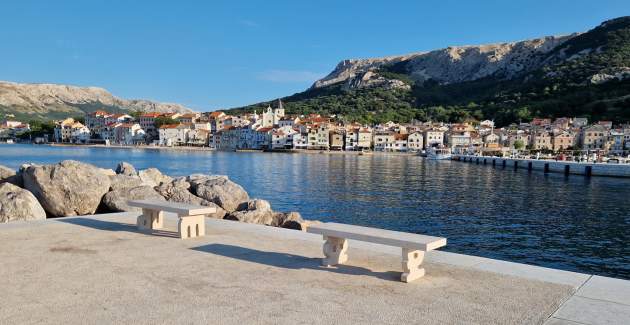 Studio Cugalj - with covered Terrace, 300m from the Beach