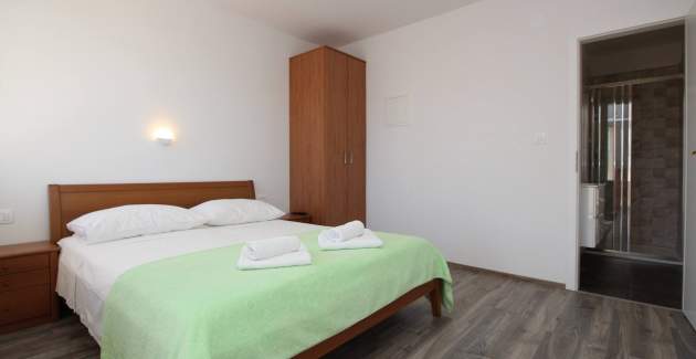 Room Dekanic No.3 - with mini Fridge and Balcony