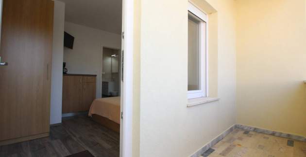 Soba Dekanić br.4 – s mini hladnjakom i balkonom