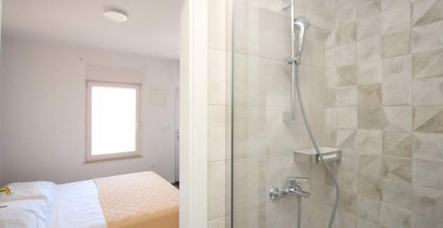 Soba Dekanić br.4 – s mini hladnjakom i balkonom