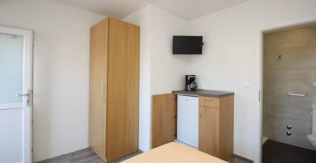 Soba Dekanić br.4 – s mini hladnjakom i balkonom