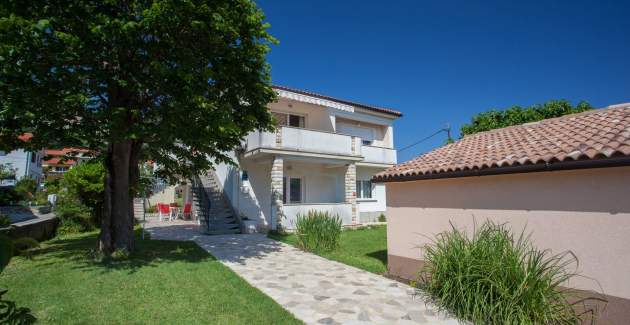 Apartment Dekanic D. - on the Ground Floor, with Terrace