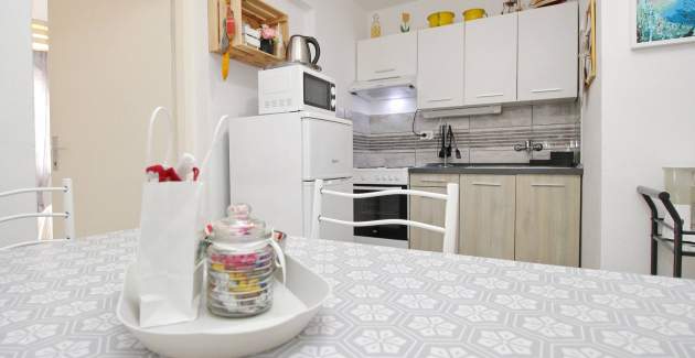 Apartment Fantov No.2 - with Terrace, 250 m from the Beach