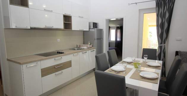 Appartamento Gorica 1 n.8 – con piscina, a 200 m dalla spiaggia