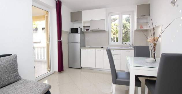 Apartment Gorica 1 No.4 - with Pool, 200 m from the Beach