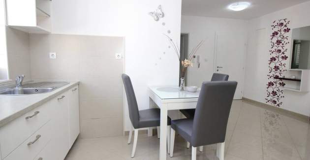 Apartment Gorica 1 No.4 - with Pool, 200 m from the Beach