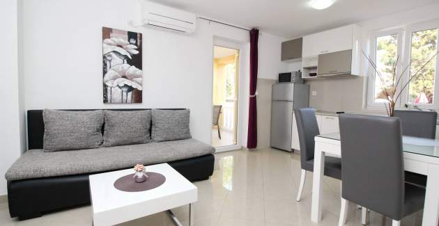 Apartment Gorica 1 No.4 - with Pool, 200 m from the Beach