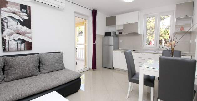 Apartment Gorica 1 No.4 - with Pool, 200 m from the Beach