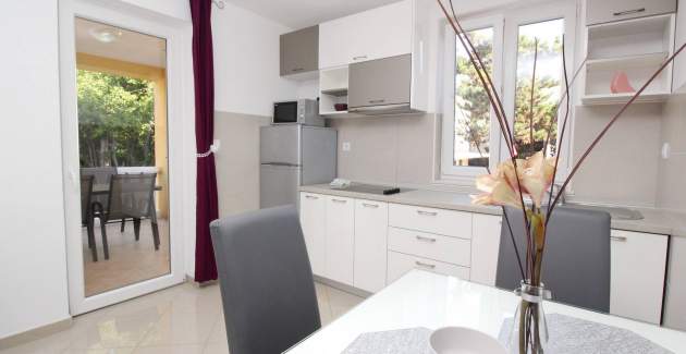 Apartment Gorica 1 No.4 - with Pool, 200 m from the Beach