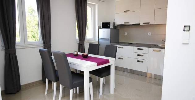 Apartman Gorica 1 br.6 – s bazenom, 200 m od plaže