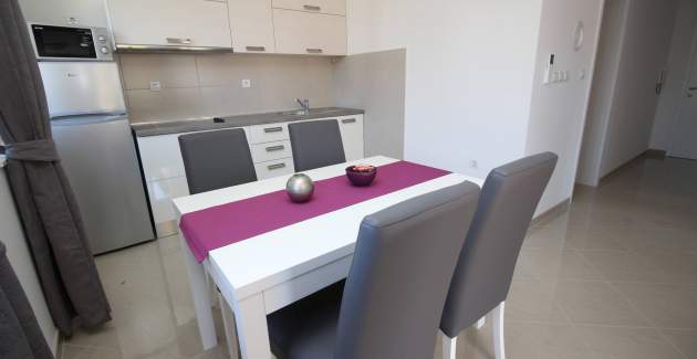 Apartman Gorica 1 br.6 – s bazenom, 200 m od plaže