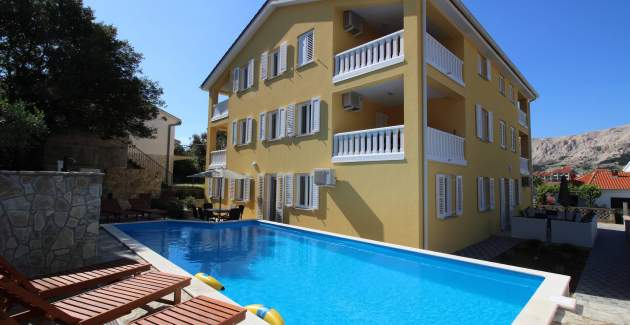 Apartman Gorica 1 br.9 – s bazenom, 200 m od plaže