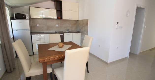 Apartman Gorica 1 br.9 – s bazenom, 200 m od plaže