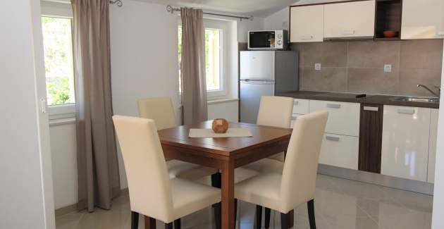 Apartman Gorica 1 br.9 – s bazenom, 200 m od plaže