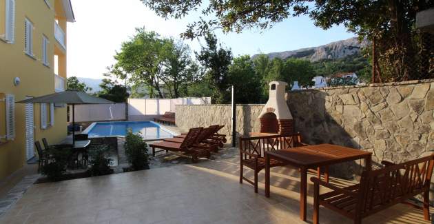 Apartman Gorica 1 br.1 – s bazenom, 200 m od plaže