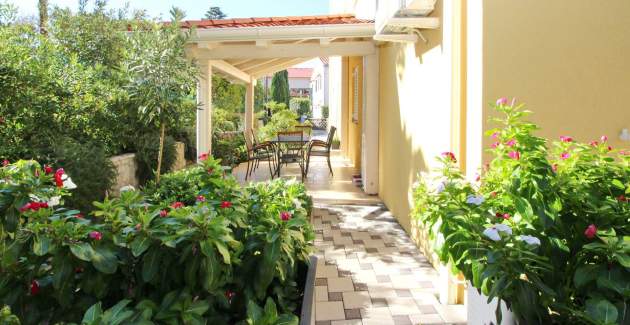 Apartman Gorica 1 br.1 – s bazenom, 200 m od plaže