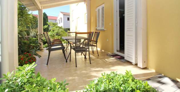 Apartman Gorica 1 br.1 – s bazenom, 200 m od plaže